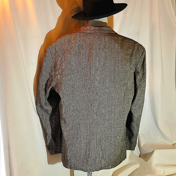 The Public Notice Linen Jacket - Picture 2 of 6